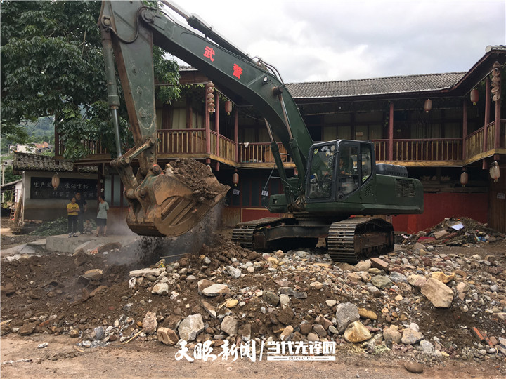 习水官店镇 持续降雨 河水上涨…还好,武警官兵来了